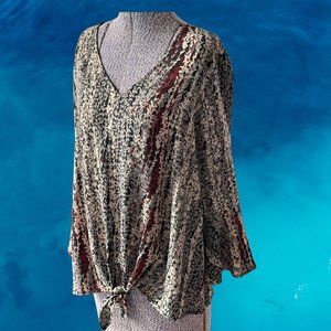 Women's Dressy Top with quarter flair sleeves